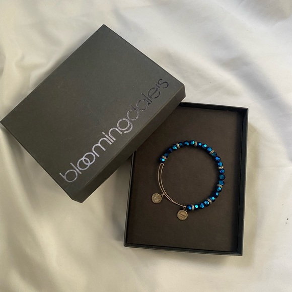 💙Alex and Ani Blue Crystal Silver Bracelet💙 - Picture 8 of 8